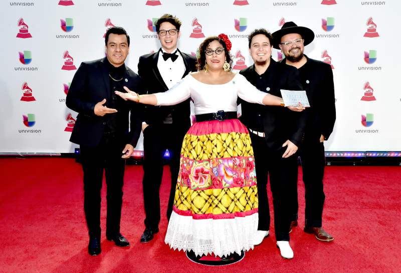 Illustration for article titled The 2018 Latin Grammys Red Carpet Was Positively Dripping With Glamour (Drip Drip)